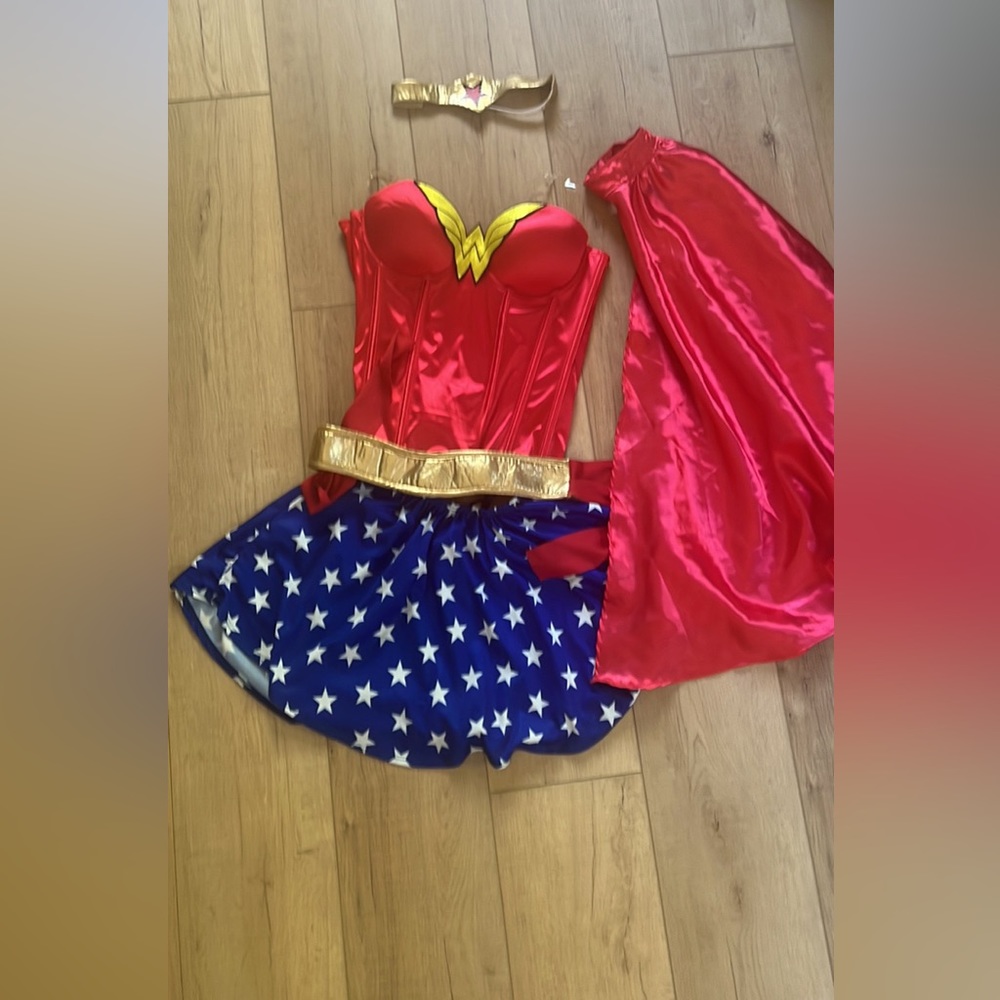 Wonder Woman Halloween Costume - M